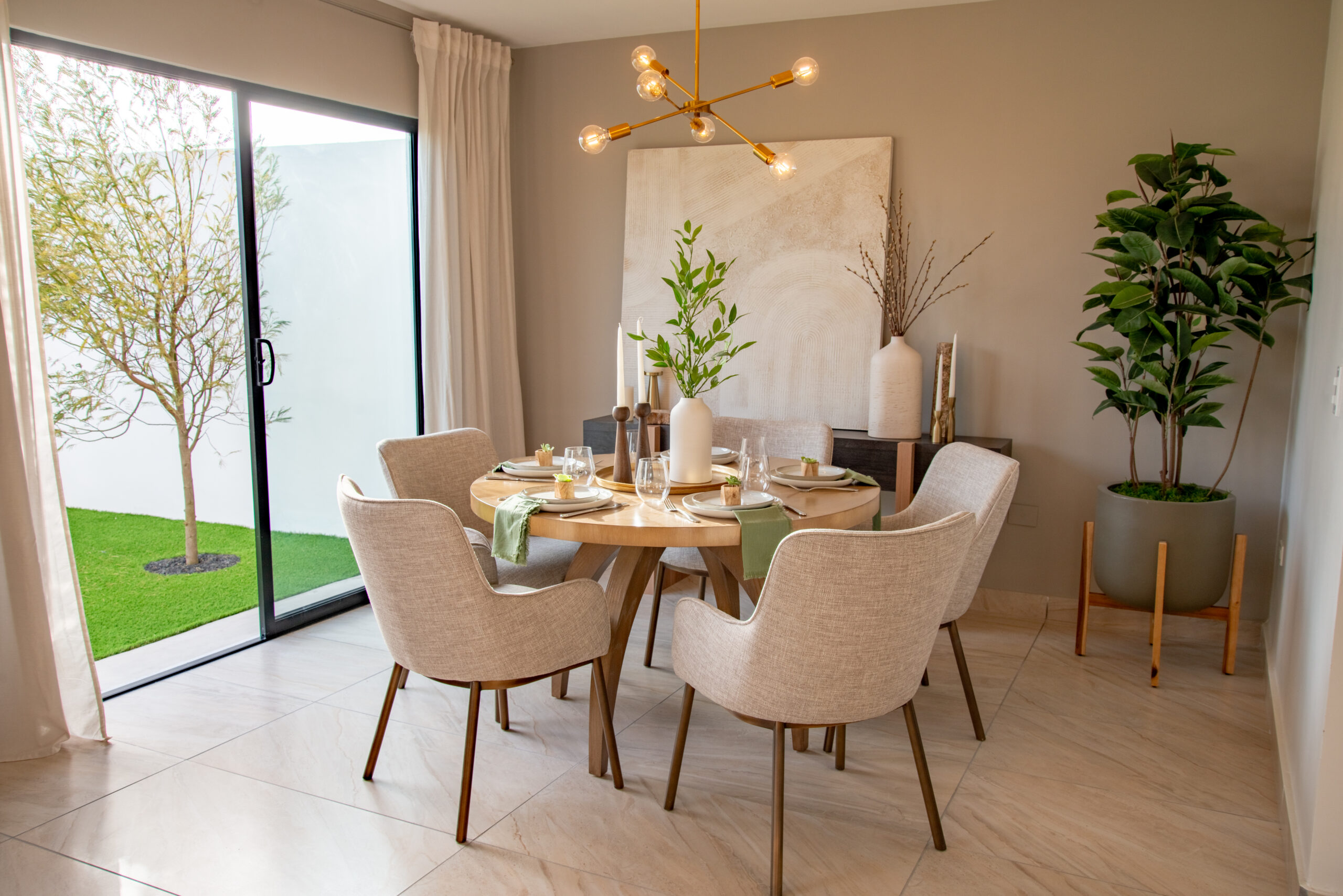 Avalúos inmobiliarios: Mesa adornada en un living